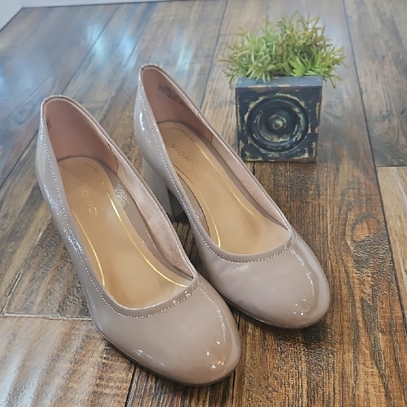 New Vionic Women's Patent Leather Chunky Heel Pumps - Picture 3 of 13